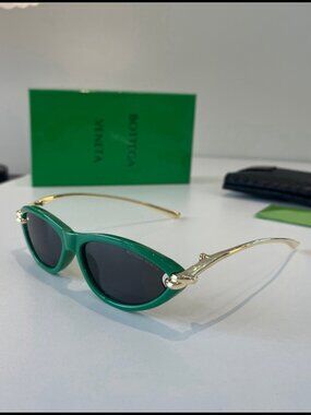 Bottega Veneta Green Cat-Eye Gold Hardware Sunnies